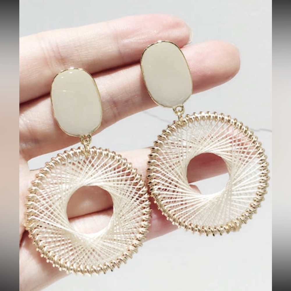 WOVEN CREAM GOLD EARRINGS 💖💖💖💖